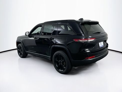 Used 2023 Jeep Grand Cherokee Altitude image 7