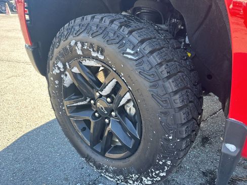 Used 2024 Chevrolet Silverado 1500 LT Trail Boss image 9