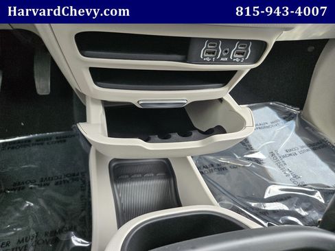 Used 2023 Chrysler Pacifica Touring-L FWD image 10