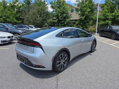 Used 2023 Toyota Prius XLE FWD image 3