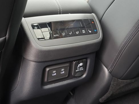 New 2026 Nissan Pathfinder Platinum FWD image 17