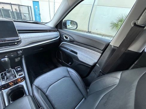 Used 2022 Jeep Compass Latitude AWD/4WD image 11