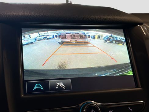 Used 2018 Chevrolet Cruze LT w/ Convenience Package FWD image 22