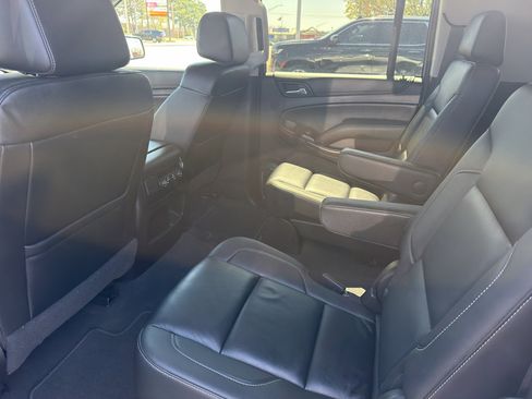 Used 2019 Chevrolet Suburban LT w/ Luxury Package image 7