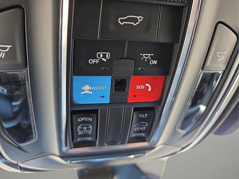 Used 2025 Jeep Grand Cherokee Altitude image 22