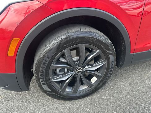 Certified 2024 Volkswagen Tiguan SE image 2