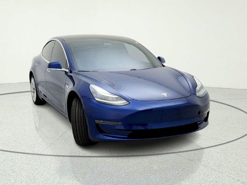 Used 2020 Tesla Model 3 Standard Range image 4