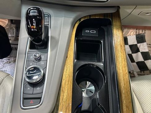 Used 2022 Cadillac Escalade Premium Luxury Platinum AWD/4WD image 28