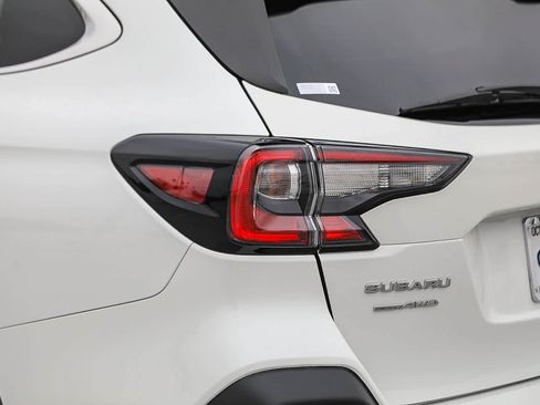 Used 2024 Subaru Outback Premium AWD/4WD image 9