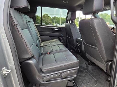 Used 2025 Chevrolet Suburban RST w/ Comfort Package AWD/4WD image 16