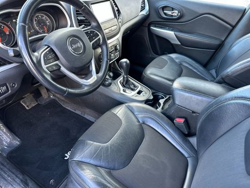 Used 2018 Jeep Cherokee Latitude Plus w/ Comfort/Convenience Group image 10