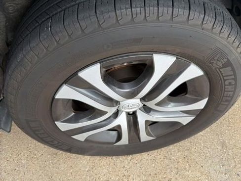 Used 2017 Toyota RAV4 LE FWD image 4