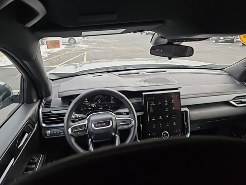 Used 2025 GMC Acadia Elevation image 9