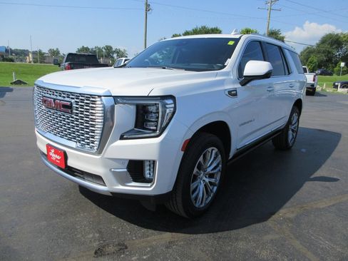 Certified 2023 GMC Yukon Denali w/ Denali Reserve Package AWD/4WD image 12