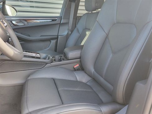 Used 2025 Porsche Macan image 19