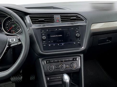 Used 2021 Volkswagen Tiguan SE image 6