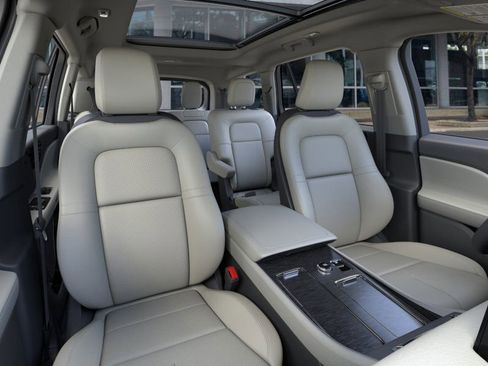 Used 2026 Lincoln Aviator AWD image 10