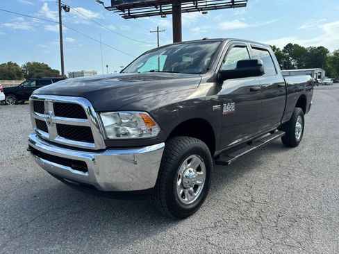 Used 2017 RAM 2500 Tradesman w/ Chrome Appearance Group AWD/4WD image 9