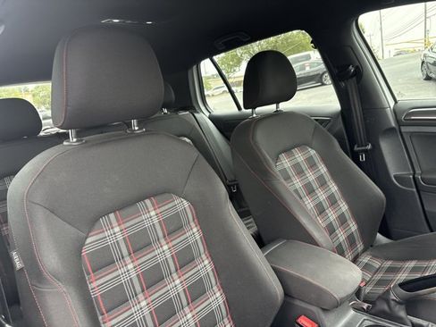 Used 2018 Volkswagen Golf 4-Door FWD image 24