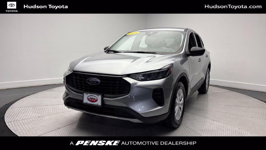 Used 2023 Ford Escape Active w/ Tech Pack #1 AWD/4WD image 1