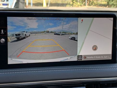 Used 2025 Genesis G70 2.5T image 17