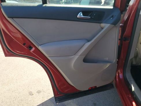 Used 2011 Volkswagen Tiguan S image 11