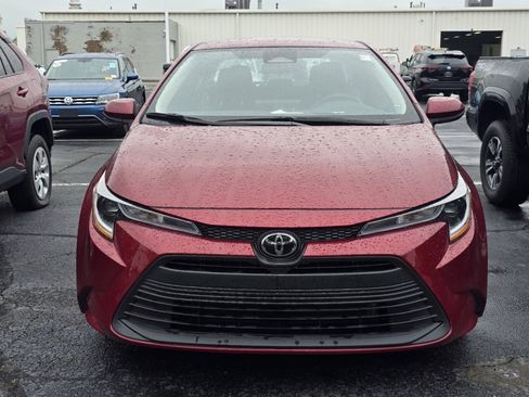 Used 2025 Toyota Corolla LE FWD image 2