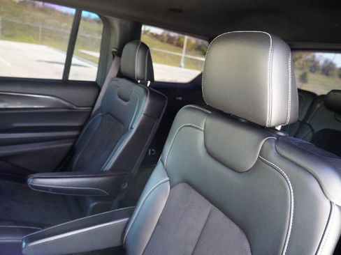 Used 2022 Jeep Grand Cherokee L Laredo image 31