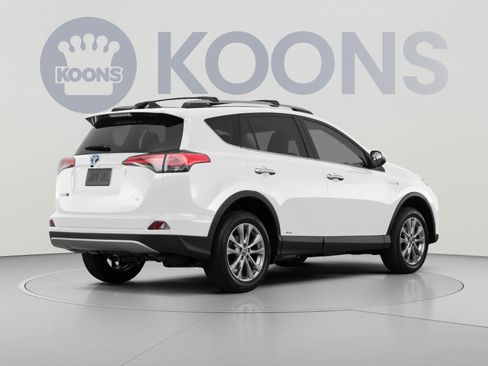 Used 2018 Toyota RAV4 XLE AWD/4WD image 4