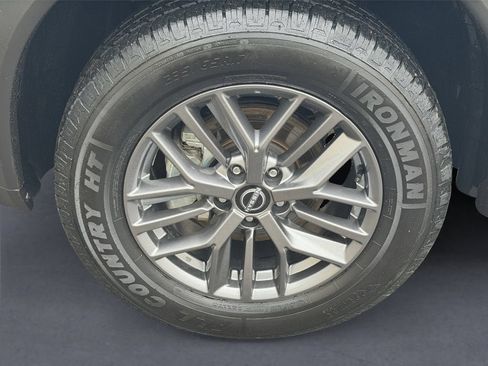 Used 2024 Nissan Rogue S AWD/4WD image 9