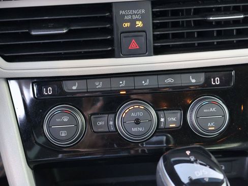 Used 2023 Volkswagen Jetta SE w/ Panoramic Sunroof Package FWD image 24