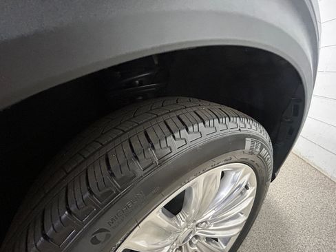 Used 2023 Ford Explorer Limited AWD/4WD image 33