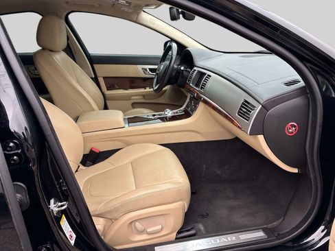 Used 2012 Jaguar XF RWD image 10