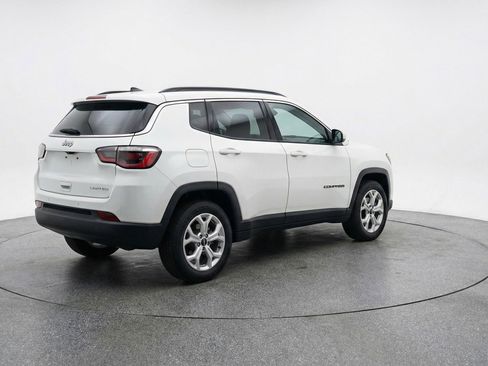 Used 2025 Jeep Compass Latitude AWD/4WD image 9
