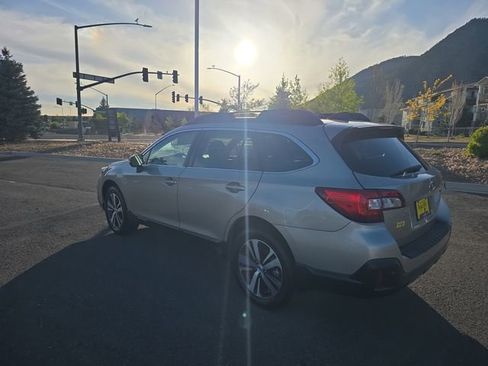 Used 2019 Subaru Outback 2.5i Limited AWD/4WD image 3