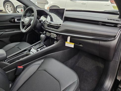 New 2026 Jeep Compass Latitude w/ Sun and Sound Group image 33