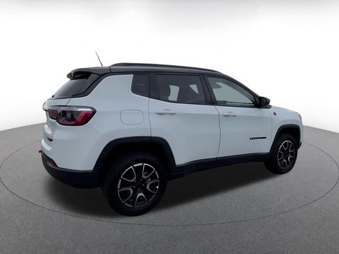 Used 2025 Jeep Compass Trailhawk AWD/4WD image 14