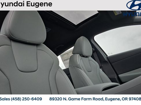 New 2025 Hyundai Elantra Limited image 18