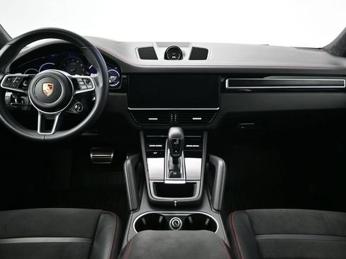 Used 2023 Porsche Cayenne GTS w/ Assistance Package AWD/4WD image 9