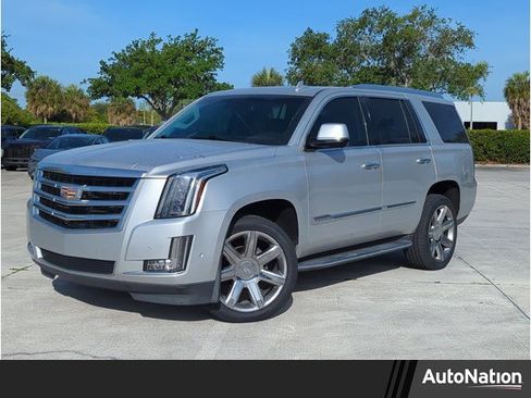 Used 2018 Cadillac Escalade Luxury RWD image 1
