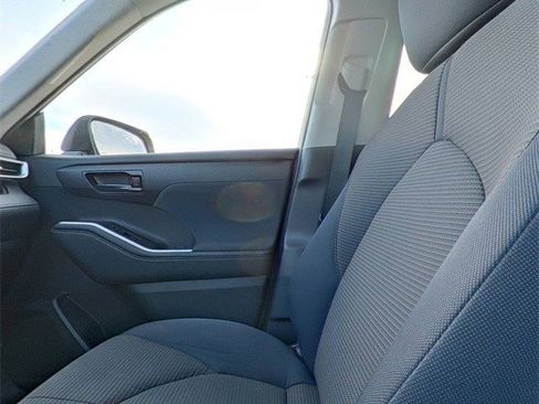 Used 2023 Toyota Highlander L image 25