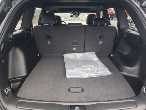 New 2025 Jeep Grand Cherokee Altitude image 9