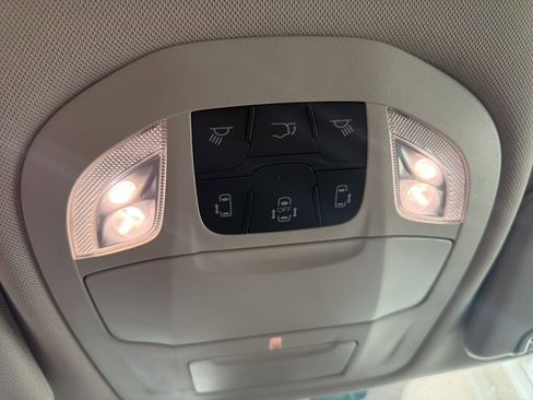 Used 2023 Chrysler Pacifica Touring-L FWD image 29