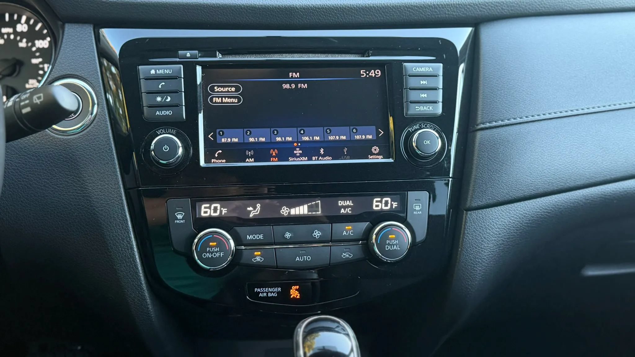 Used 2018 Nissan Rogue SV AWD/4WD image 29