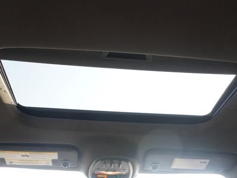 Used 2024 Chevrolet Trax RS w/ Sunroof Package FWD image 17