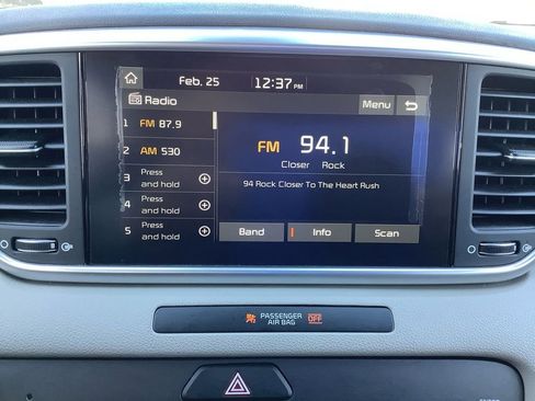 Used 2020 Kia Sportage S image 11