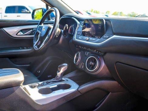 Used 2022 Chevrolet Blazer LT w/ Sound & Technology Package FWD image 11