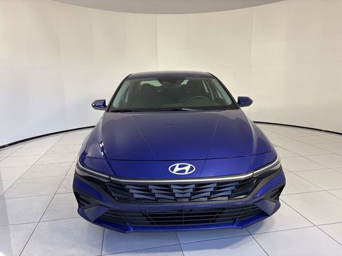 Used 2025 Hyundai Elantra Hybrid FWD image 8
