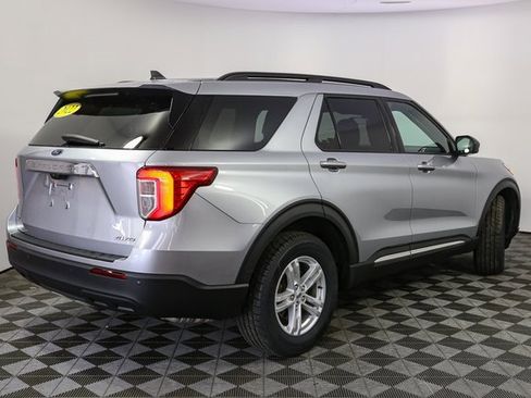 Used 2022 Ford Explorer XLT image 13