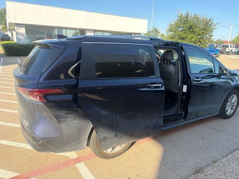 Used 2023 Toyota Sienna Limited AWD/4WD image 2